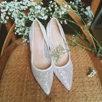 Pavasarī un vasarā sequin crystal acs elpojošs līgavas kāzu kurpes duncis banketa kleitu visu maču maza izmēra sieviešu sandales